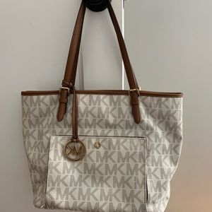 Michael Kors jet set medium